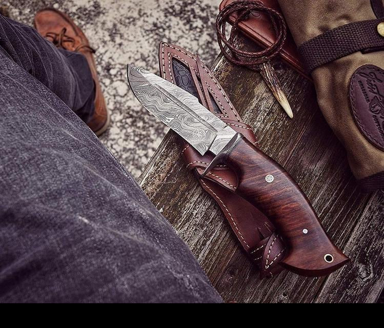Good Hunting Knives – 10" Damascus Steel Blade with Rosewood Handle & Leather Sheath