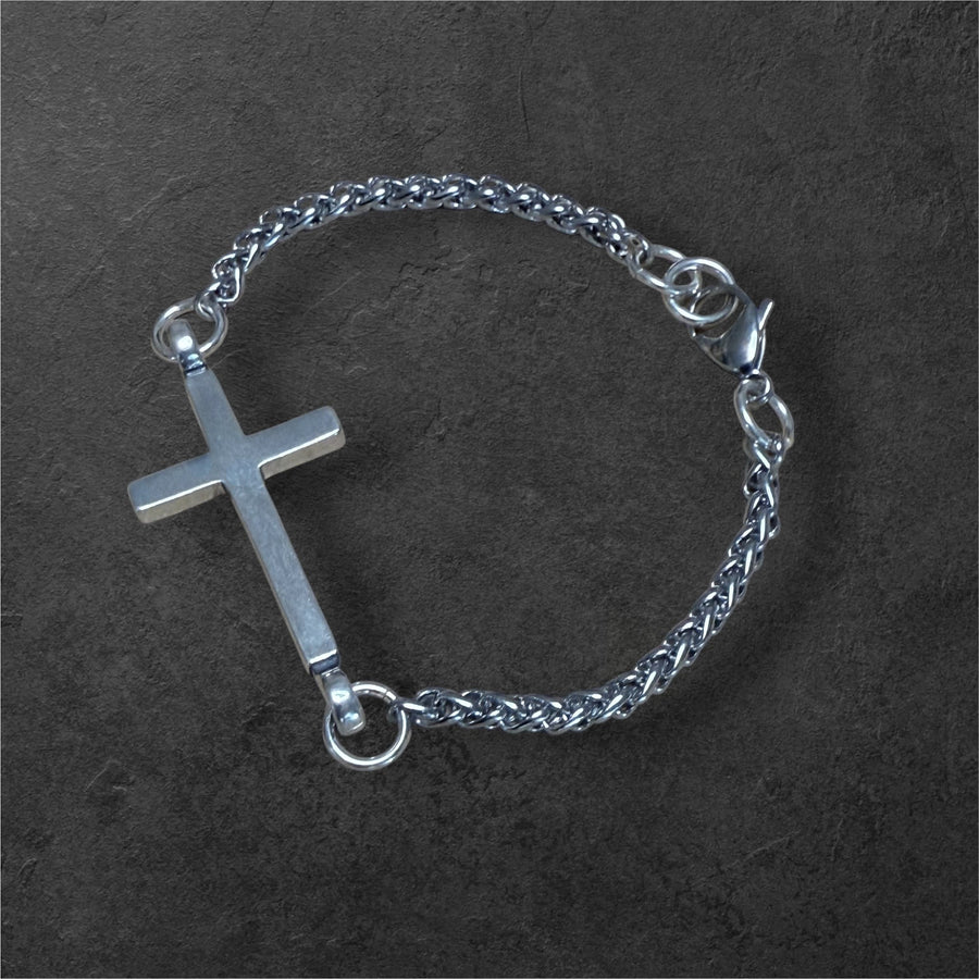 Classic Cross bracelet with stainless steel chain and clasp