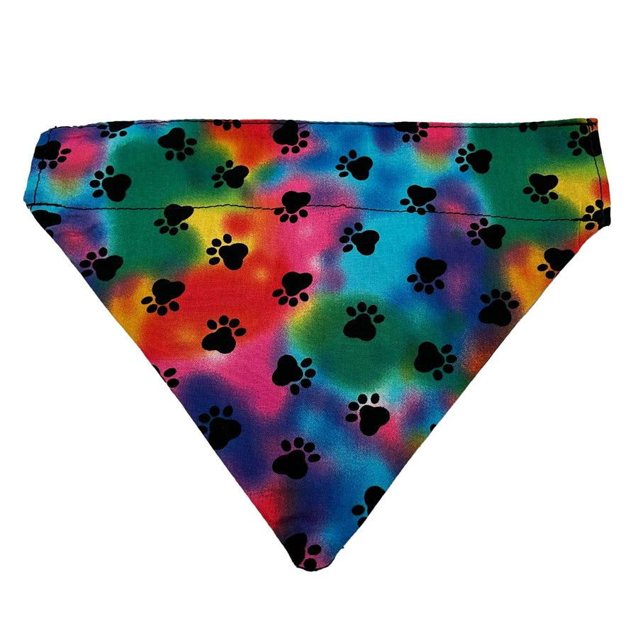 Slip-on dog bandana with rainbow colors and black paw prints