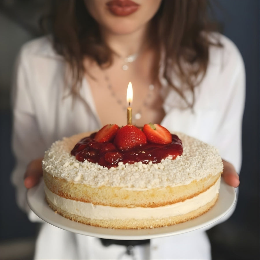 Sugar-Free White Chocolate Strawberry Cake, 2.5 lb