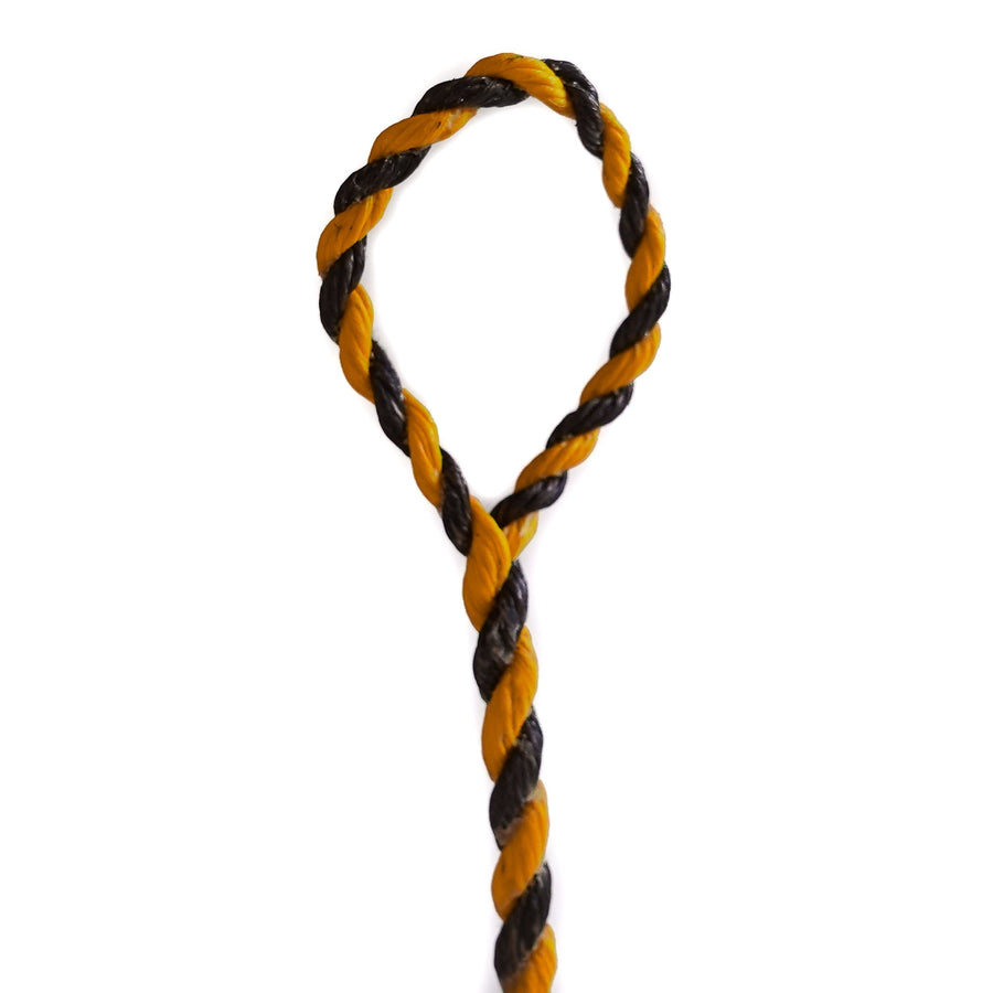 Horse Bow Flemish Twist Bowstring — Flemish loop against white background