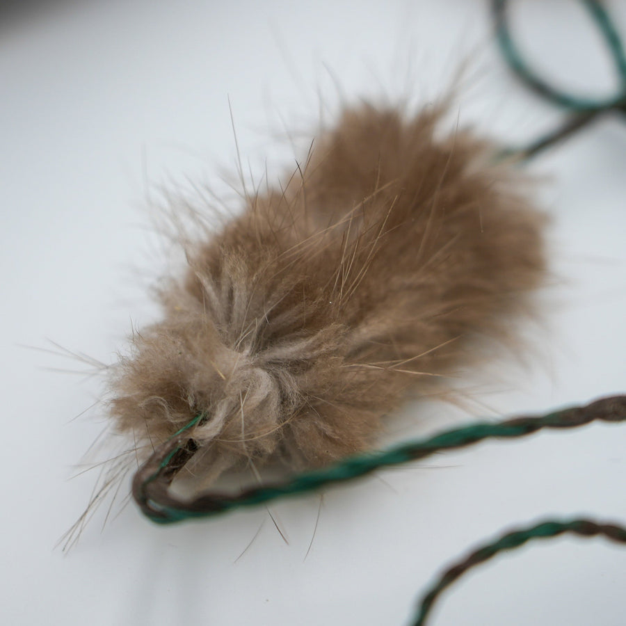 D97 Hunting Bowstring — beaver-fur silencer close-up