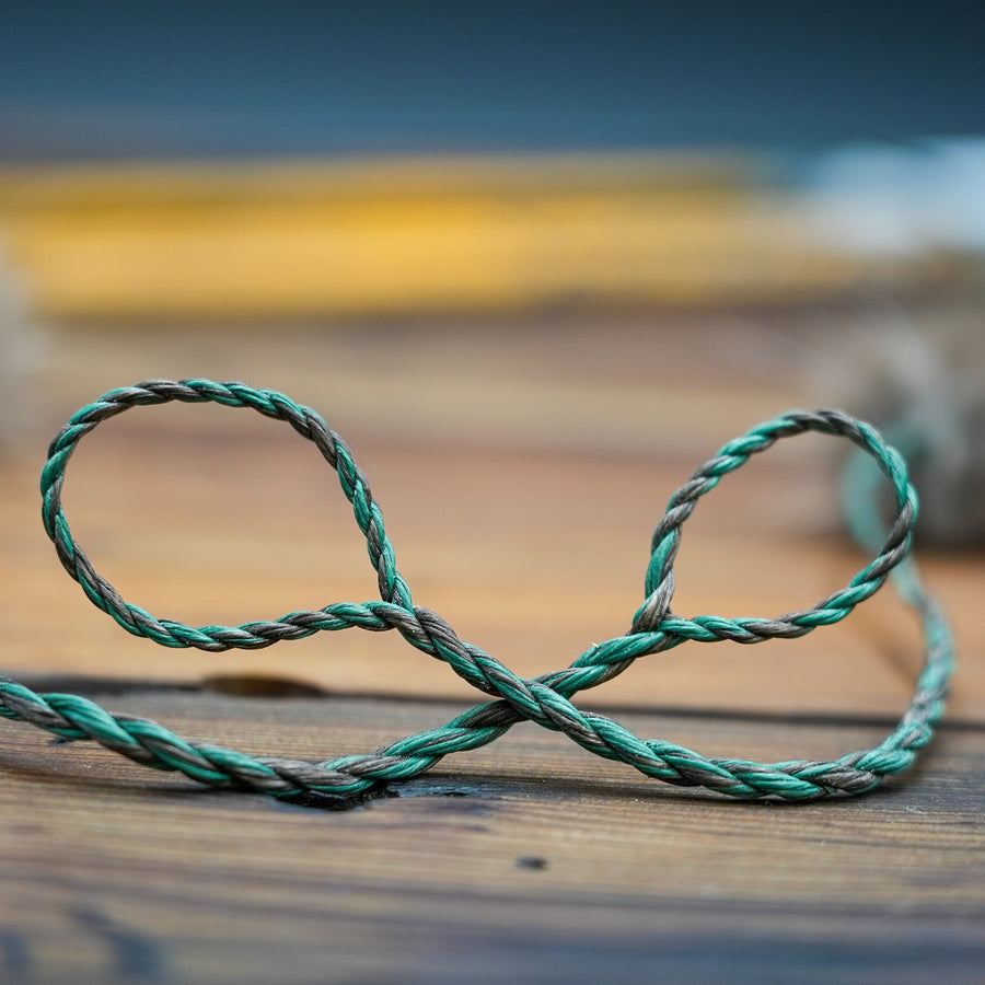 D97 Hunting Bowstring — twisted camo fiber detail