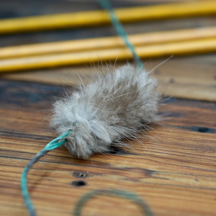D97 Hunting Bowstring — installed beaver-fur silencer