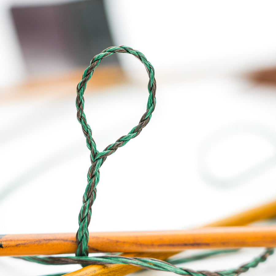 D97 Hunting Bowstring — loop against light background