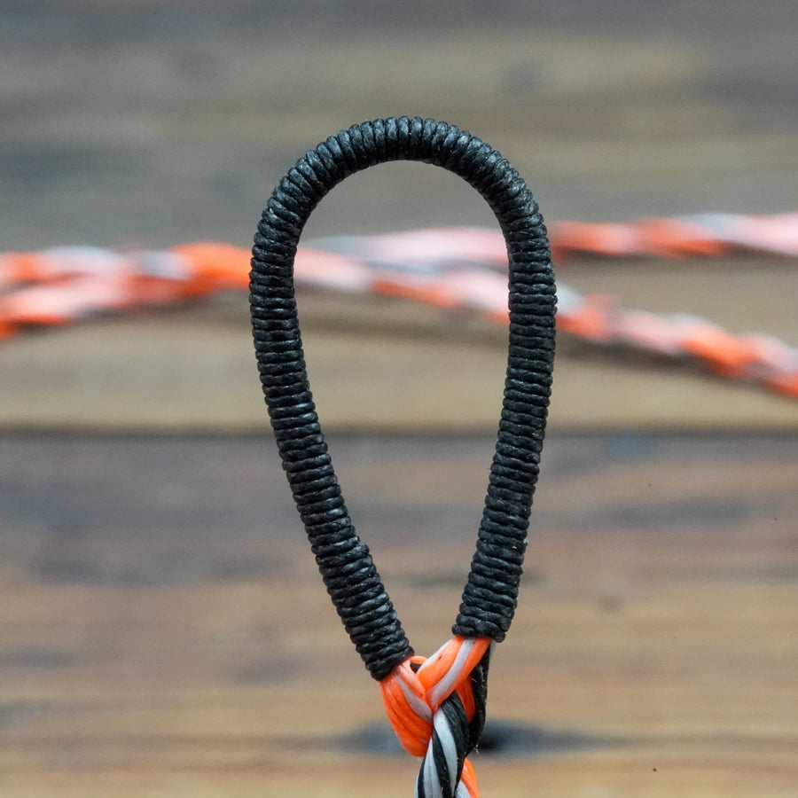Invincible Flemish Twist Bowstring — reinforced served loop close-up