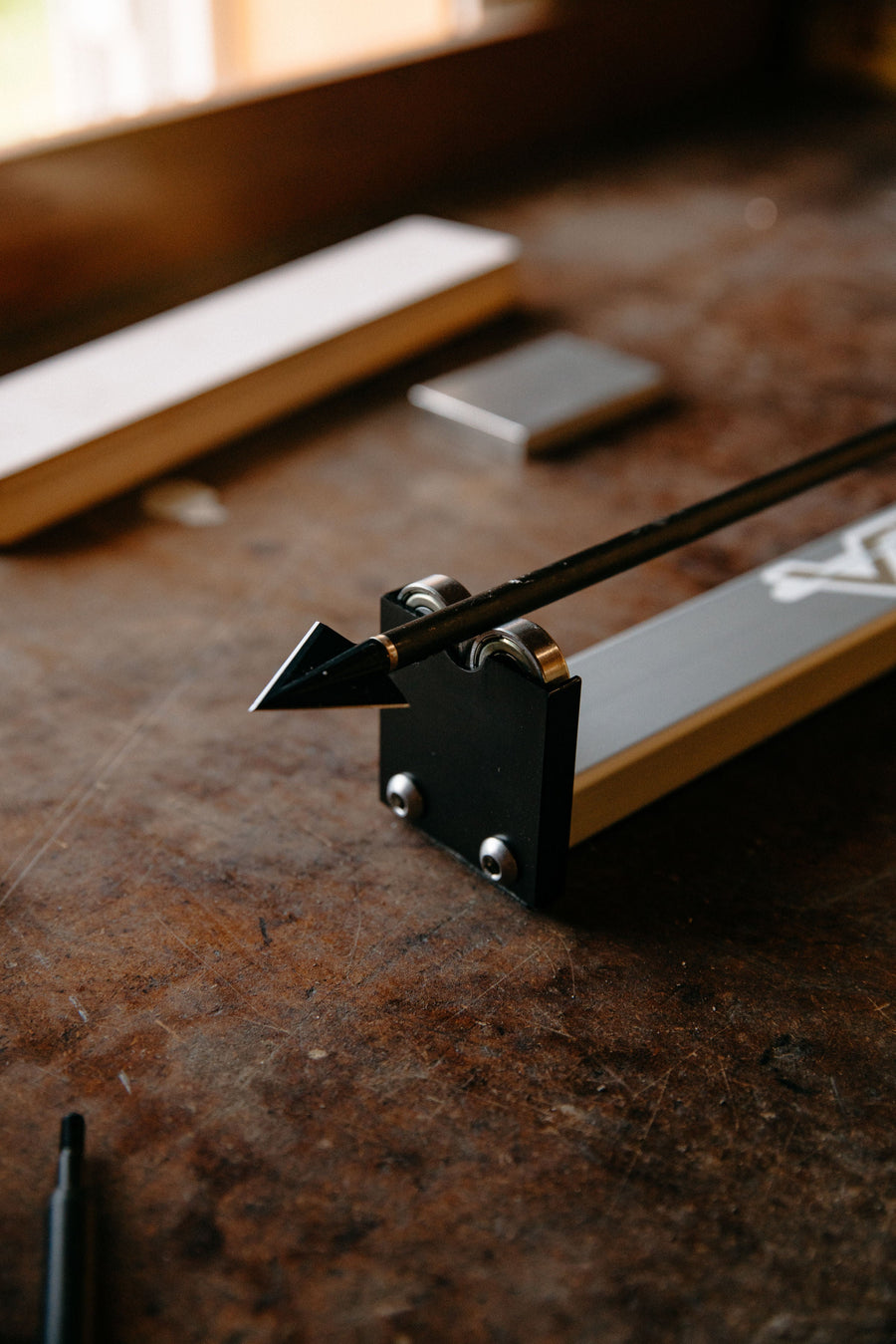 Alternate workbench view of the arrow alignment spinner