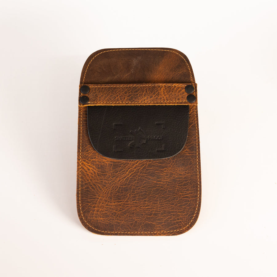 Leather Pocket Arrow Quiver — dark-trim pocket-quiver detail