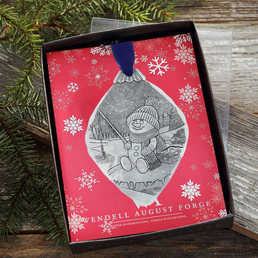 Gift packaging display for Frosty Fisherman Ornament