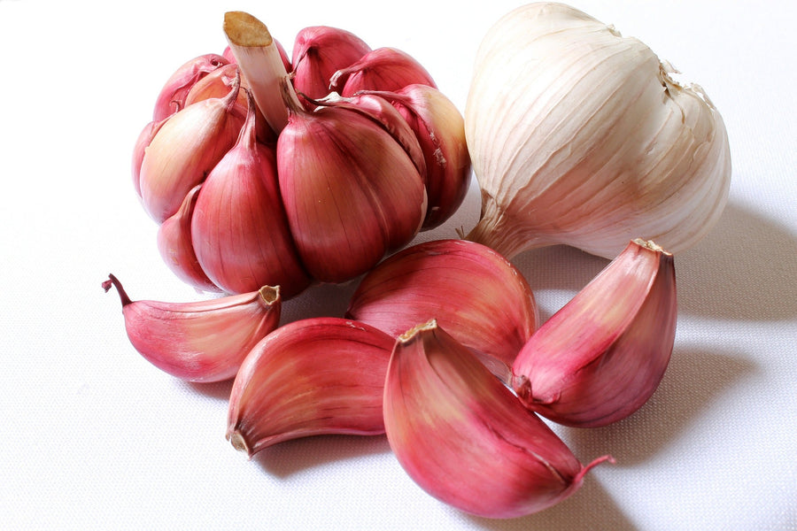 Garlic bulbs and cloves illustrating the Garlic Lovers flavor