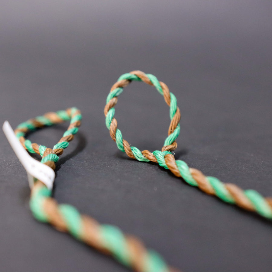 B55 Custom Flemish Twist Bowstring — twisted bowstring loops close-up
