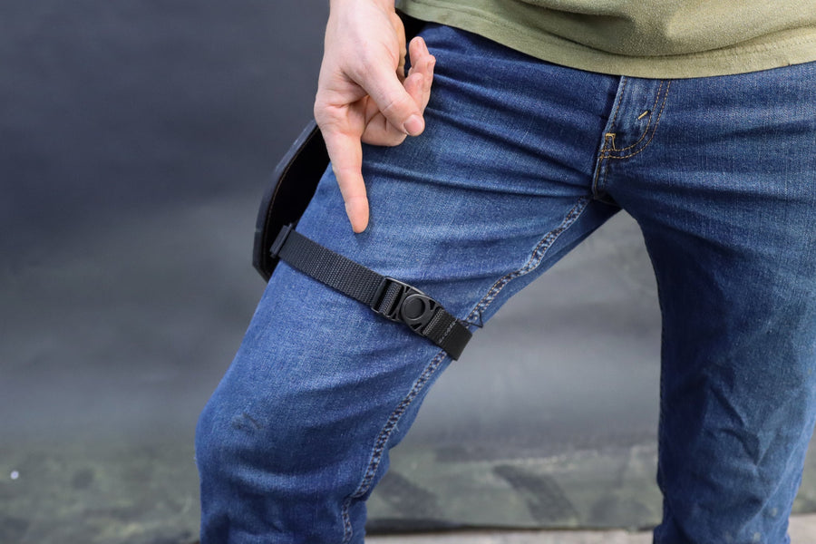 Leather Rear-Facing Hip Arrow Quiver — leg strap and quiver positioning