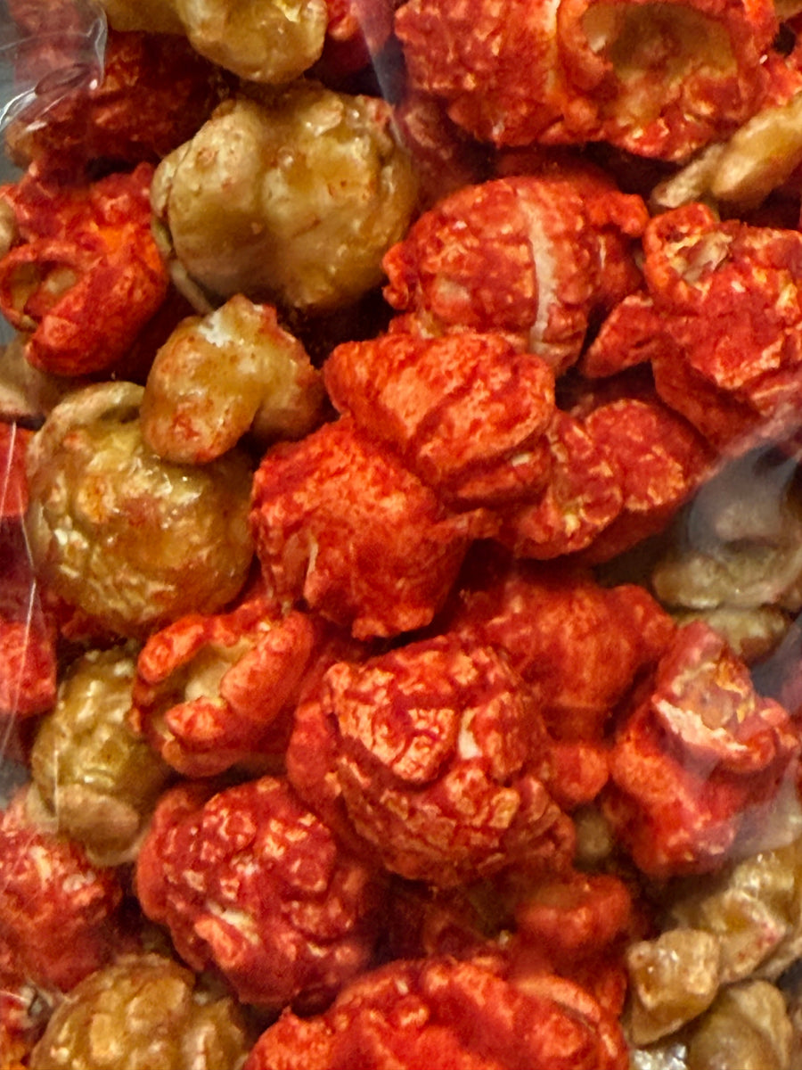 Hot Cheddar & Caramel Gourmet Popcorn Mix – product image 2