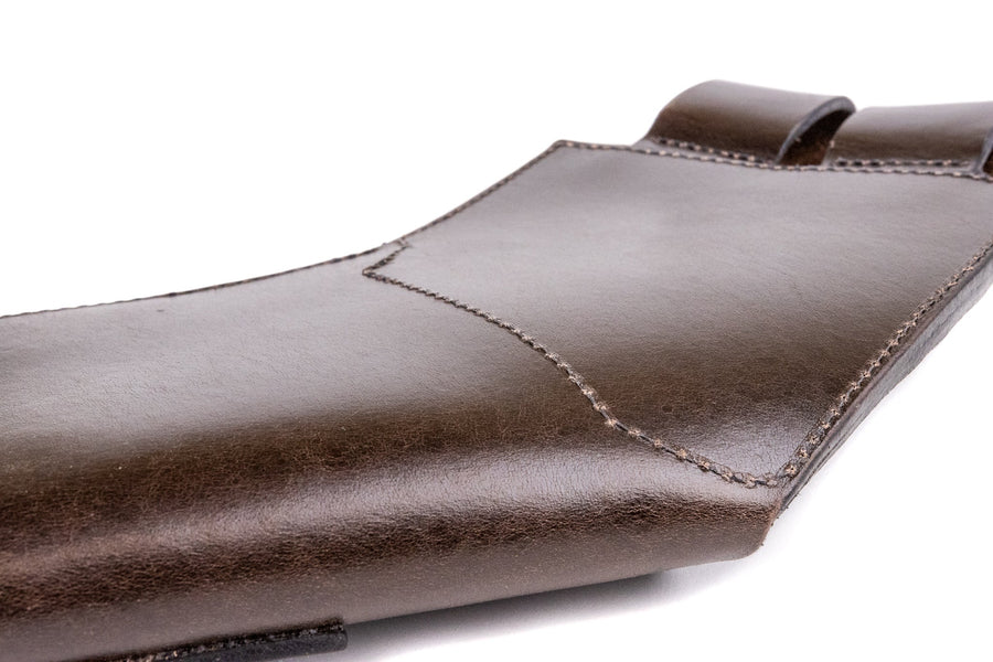 Leather Rear-Facing Hip Arrow Quiver — leather side-pocket stitching