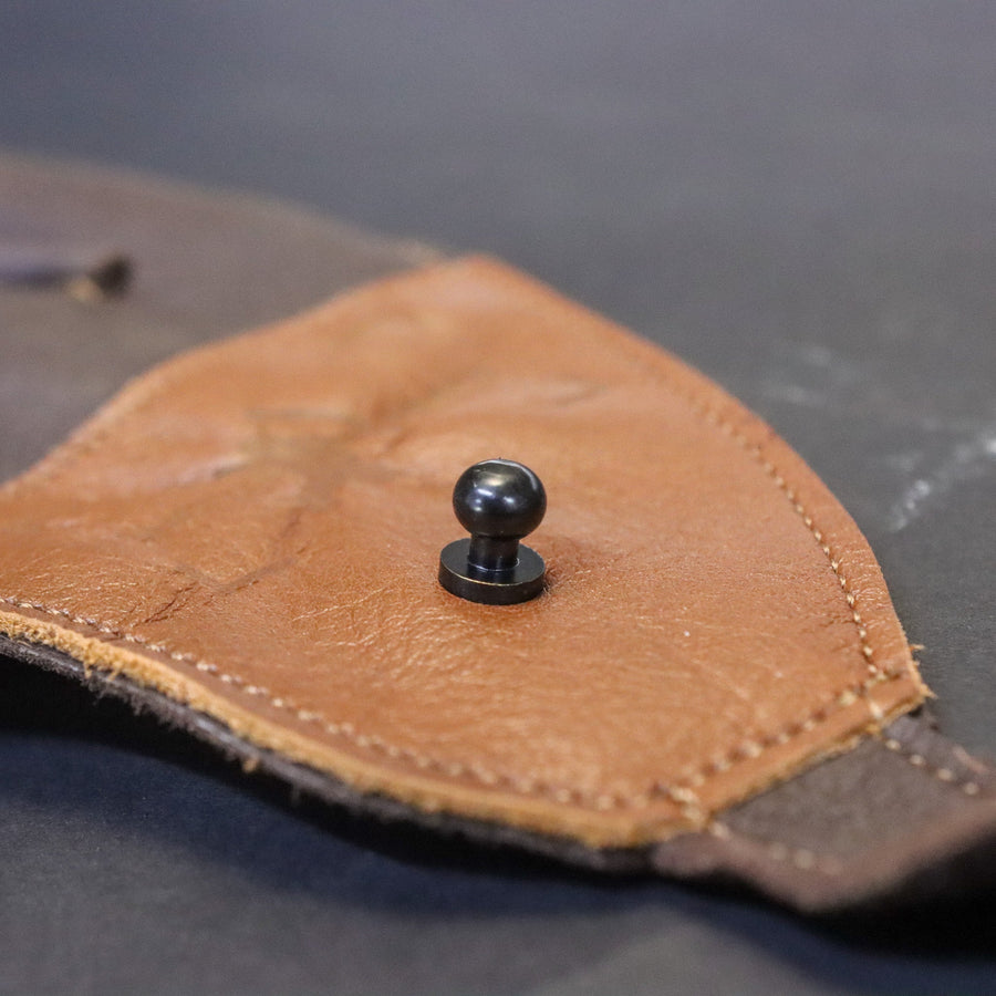 Leather Archery Shooting Glove — button-stud fastener close-up