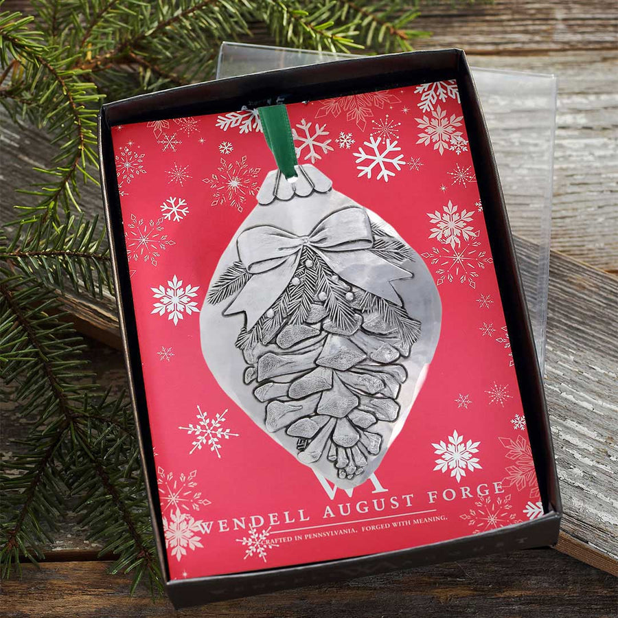 Gift packaging display for Pinecone Bulb Ornament