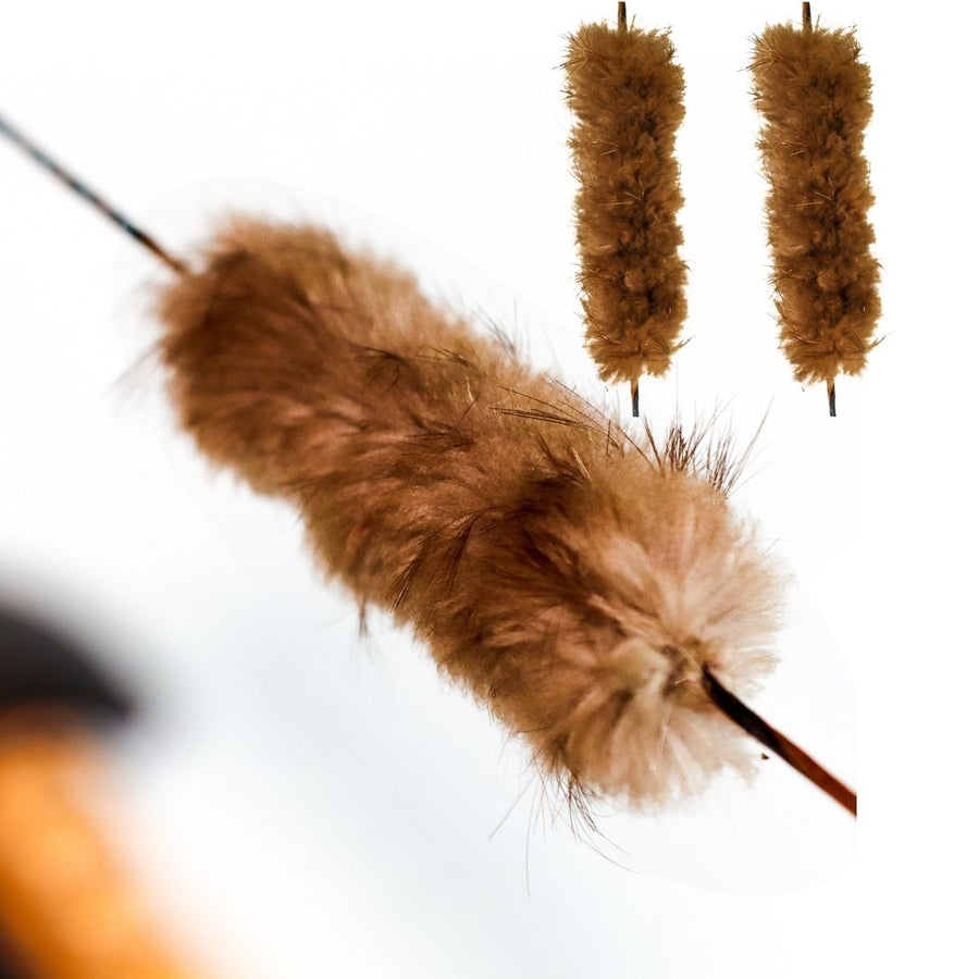 Beaver Fur Bowstring Silencers — fur strips beside installed silencer