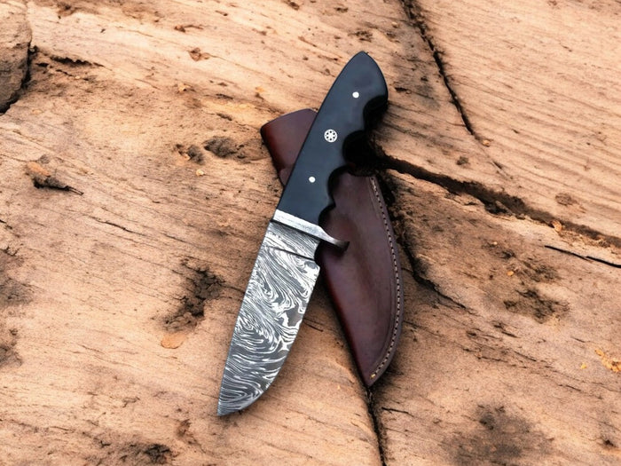Custom Handmade Damascus Hunting Knife – Buffalo Horn Handle