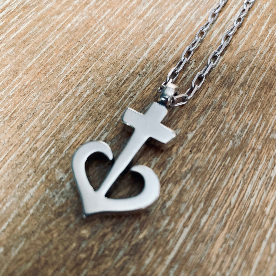 Close view of the cross, anchor and heart pendant