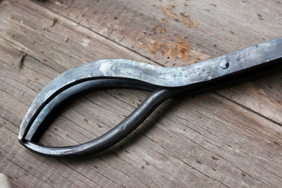 Three-point gripping end of the mini log grabber