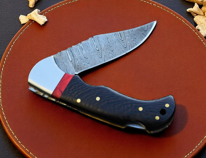 Folding Hunting Knife – Damascus Blade Wangi Wood
